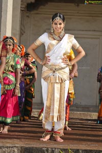 Taapsee perfoming Kerala Classical Dance Mohiniyattam