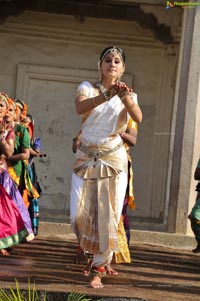 Taapsee perfoming Kerala Classical Dance Mohiniyattam