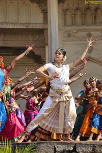 Taapsee perfoming Kerala Classical Dance Mohiniyattam