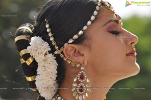 Taapsee perfoming Kerala Classical Dance Mohiniyattam