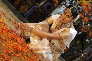 Taapsee perfoming Kerala Classical Dance Mohiniyattam