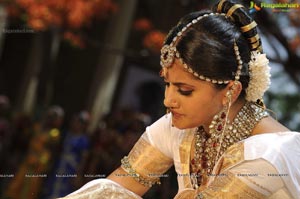 Taapsee perfoming Kerala Classical Dance Mohiniyattam