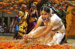 Taapsee perfoming Kerala Classical Dance Mohiniyattam