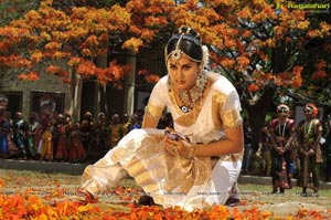 Taapsee perfoming Kerala Classical Dance Mohiniyattam