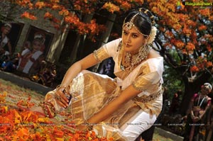 Taapsee perfoming Kerala Classical Dance Mohiniyattam