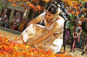 Taapsee perfoming Kerala Classical Dance Mohiniyattam