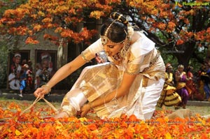 Taapsee perfoming Kerala Classical Dance Mohiniyattam