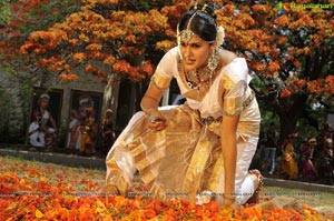 Taapsee perfoming Kerala Classical Dance Mohiniyattam