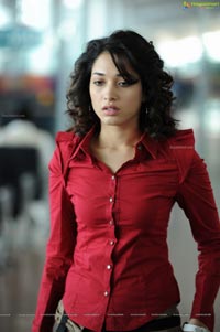 Tamanna Photo Gallery from Oosaravelli