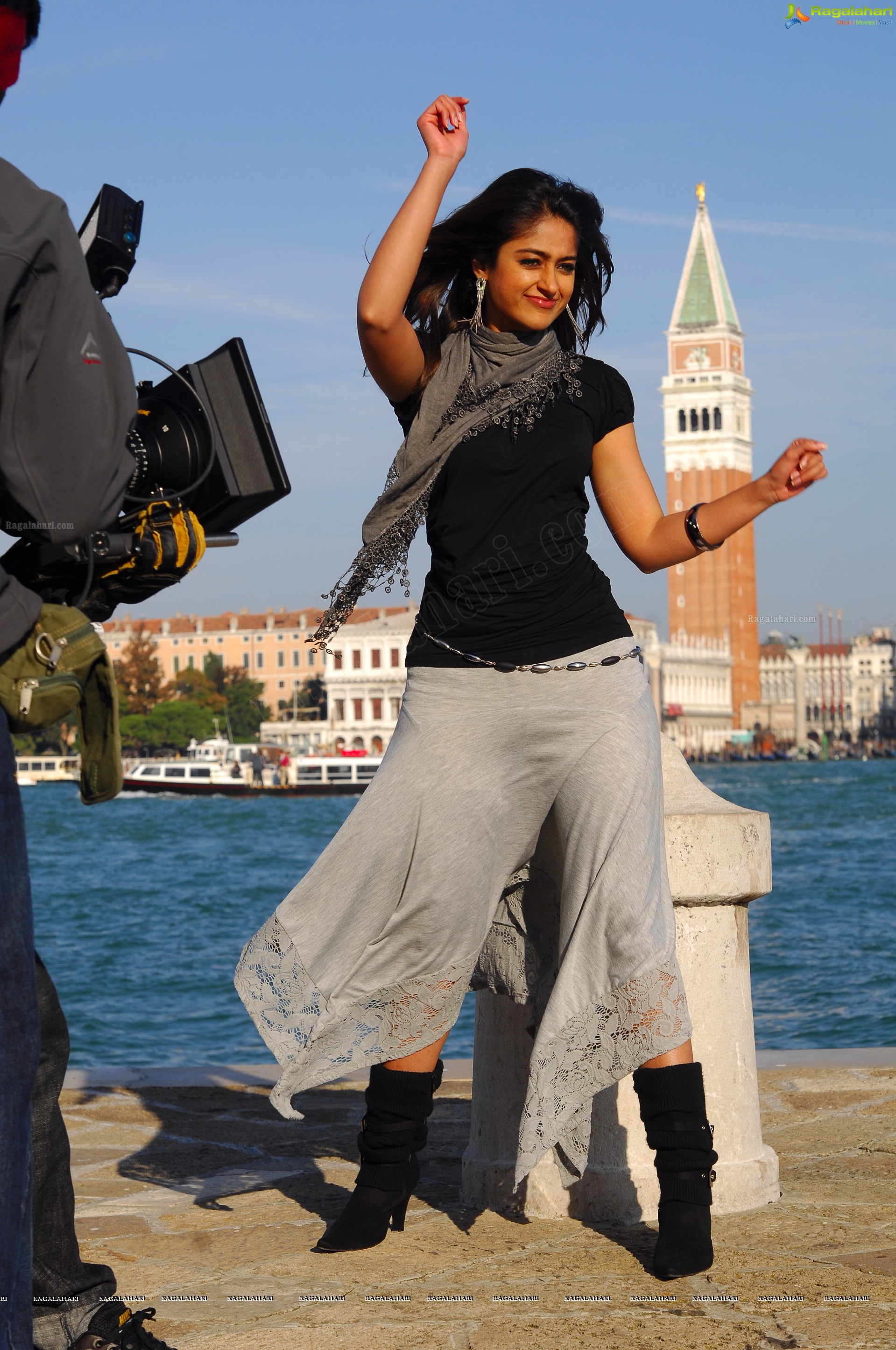 Goa Beauty Ileana in Italy -  Nenu Naa Rakshasi ( Padithinammo Song Stills )