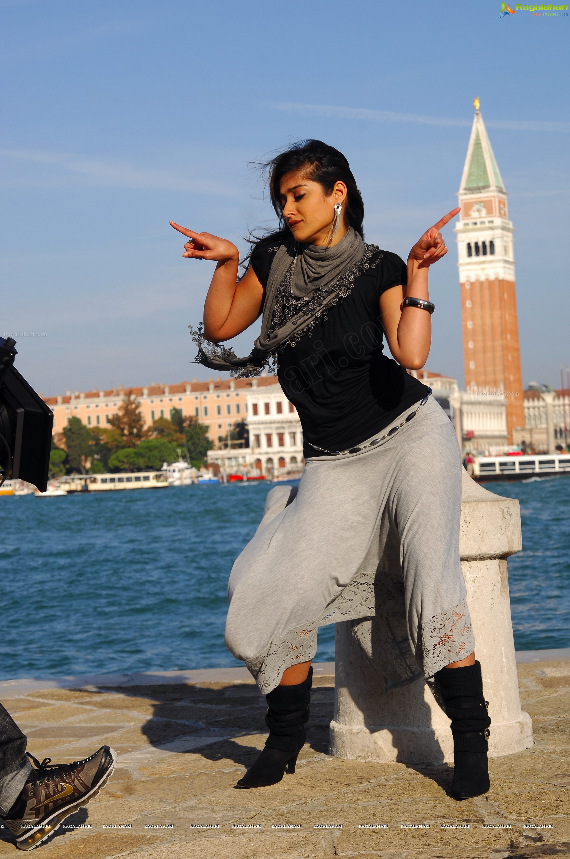 Goa Beauty Ileana in Italy -  Nenu Naa Rakshasi ( Padithinammo Song Stills )