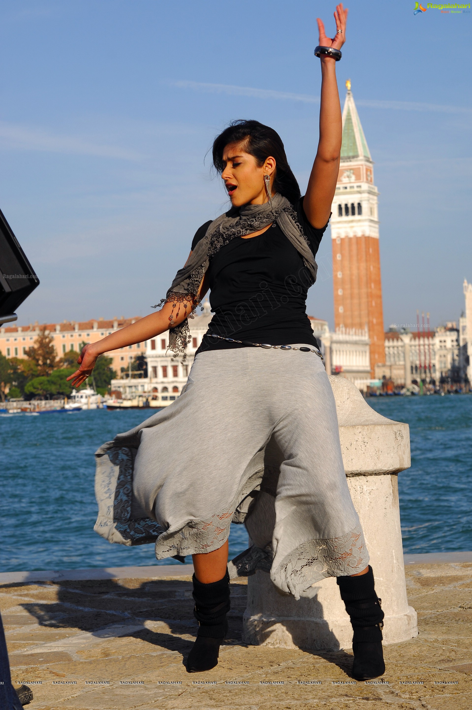 Goa Beauty Ileana in Italy -  Nenu Naa Rakshasi ( Padithinammo Song Stills )