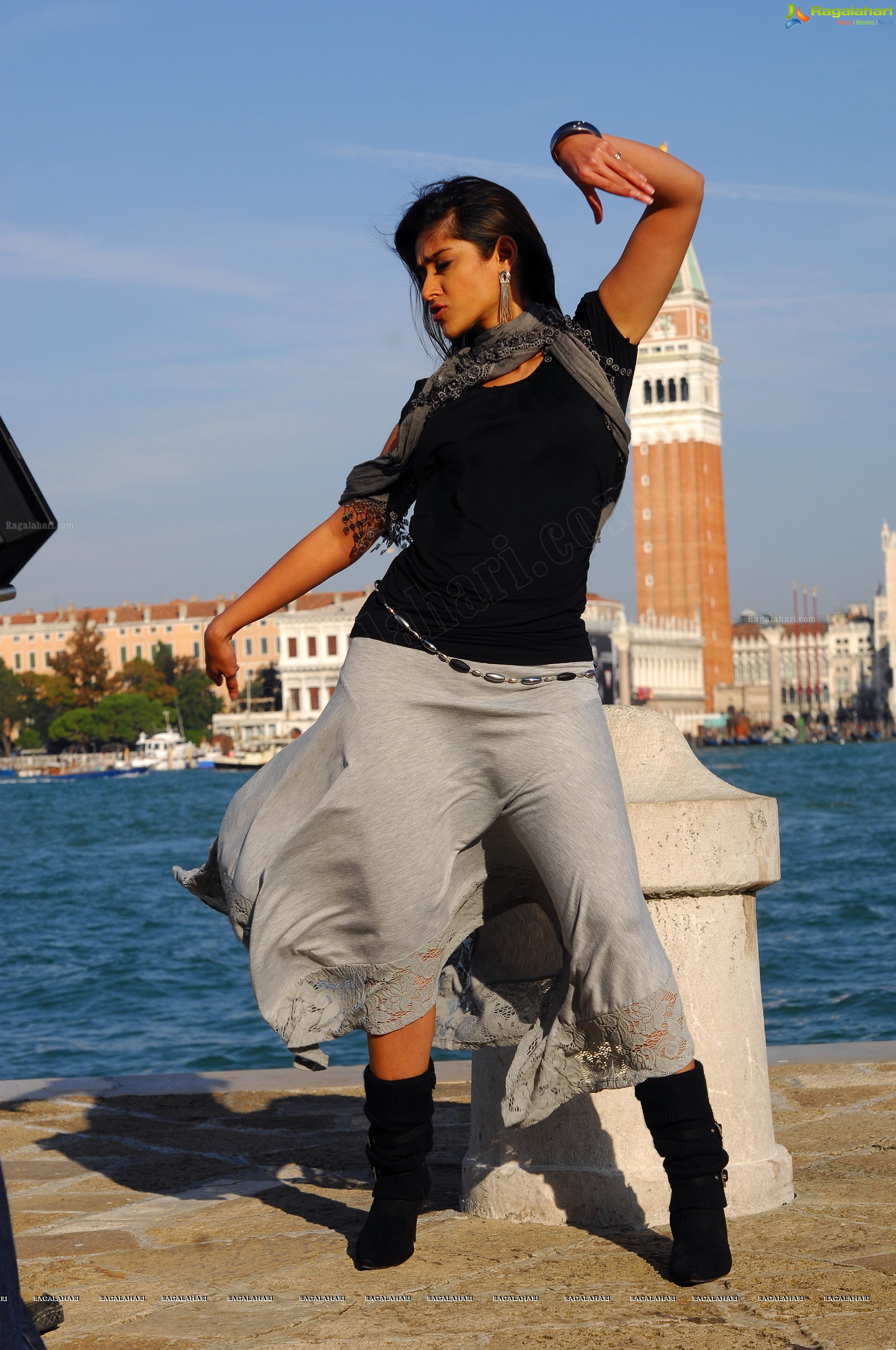 Goa Beauty Ileana in Italy -  Nenu Naa Rakshasi ( Padithinammo Song Stills )