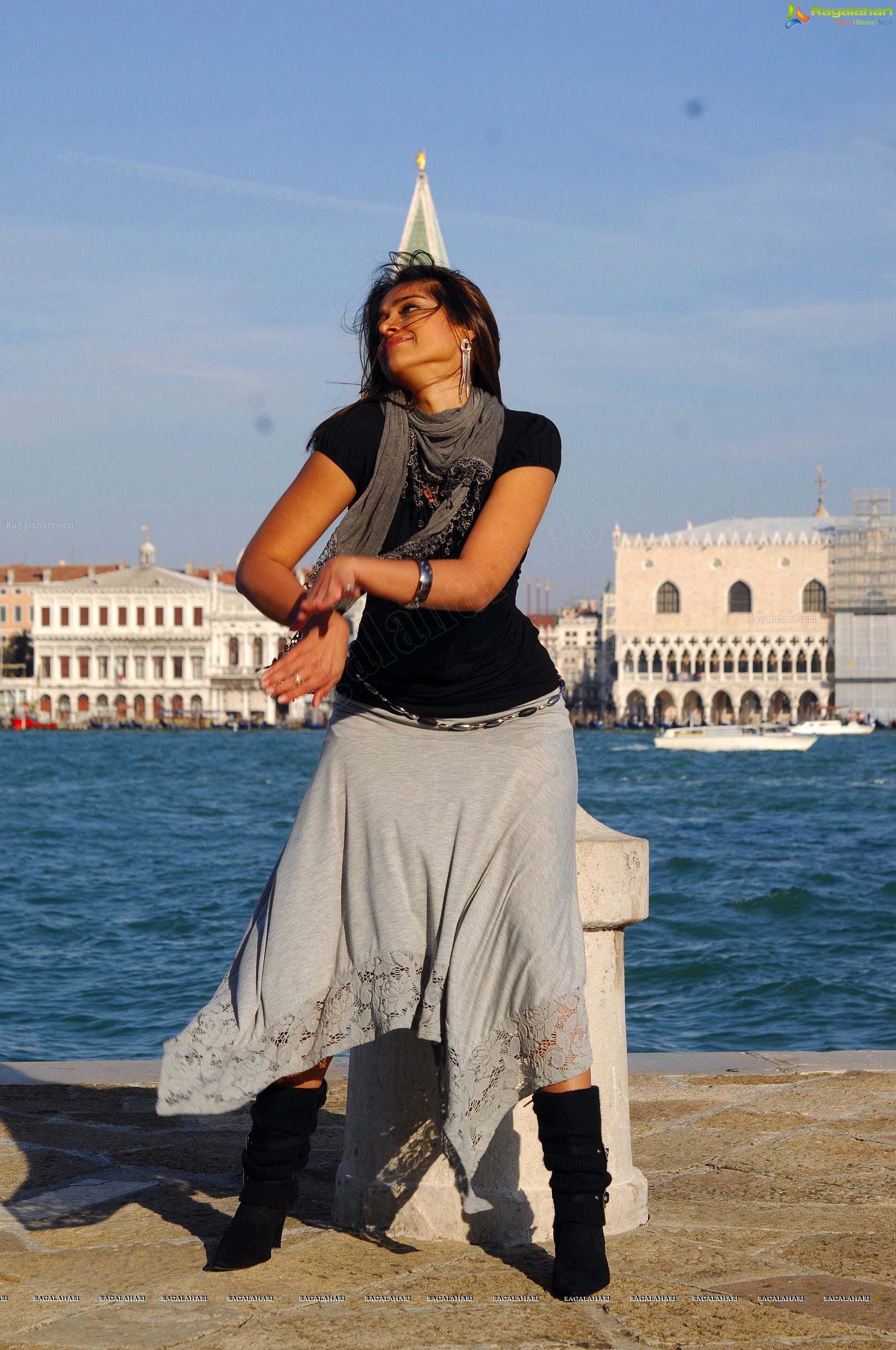Goa Beauty Ileana in Italy -  Nenu Naa Rakshasi ( Padithinammo Song Stills )