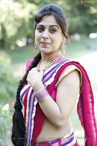 Aksha Hot in Saree