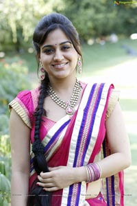 Aksha Hot in Saree