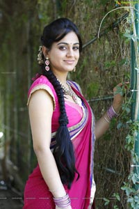 Aksha Hot in Saree