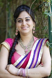 Aksha Hot in Saree