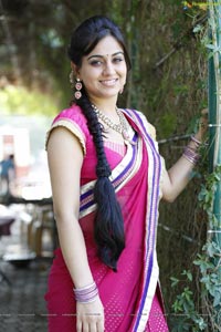 Aksha Hot in Saree