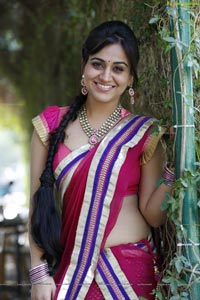 Aksha Hot in Saree