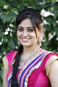 Aksha Hot in Saree