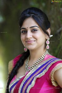 Aksha Hot in Saree