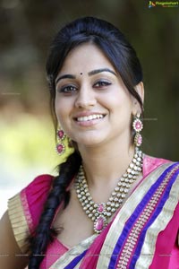 Aksha Hot in Saree