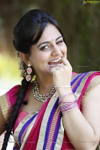 Aksha Hot in Saree