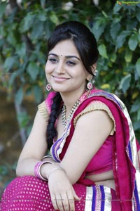 Aksha Hot in Saree