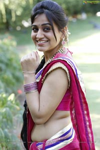 Aksha Hot in Saree