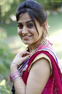 Aksha Hot in Saree