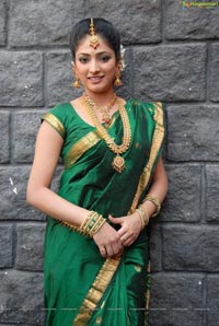 Haripriya Bridal Wear Saree