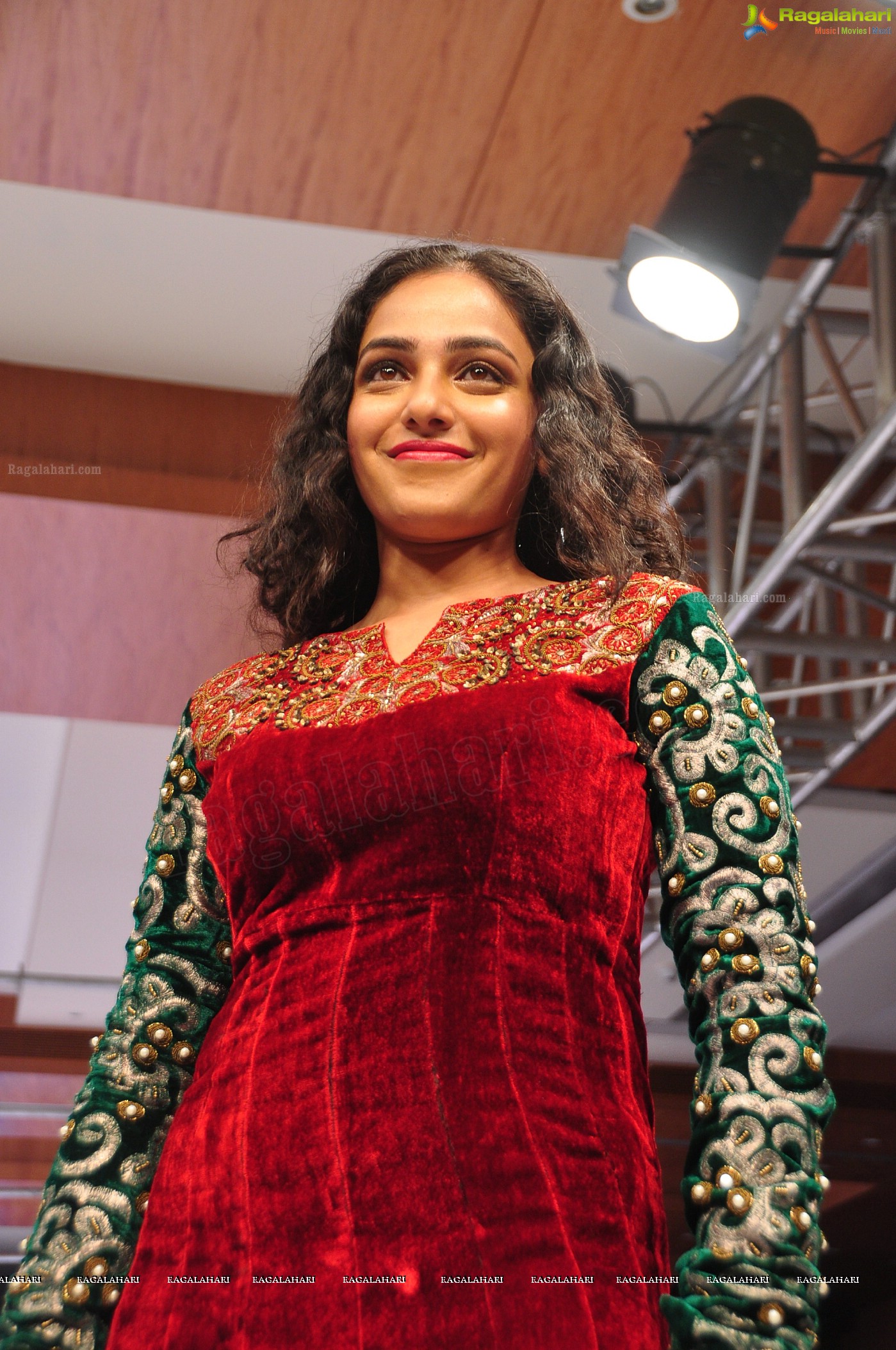 Nithya Menon burns the ramp at BPHIFW 2012 for Designer Ishita Singh, HD Gallery