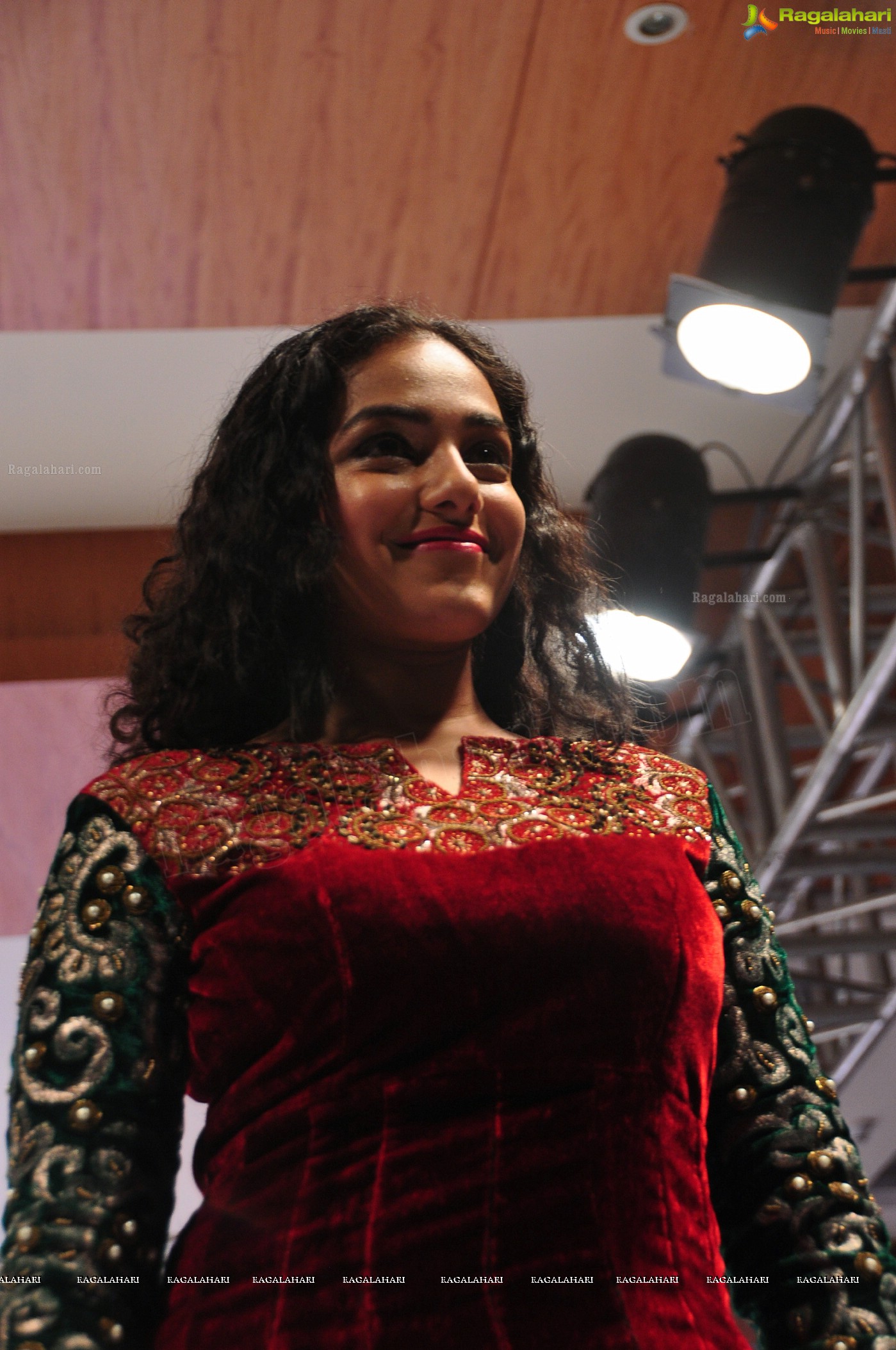 Nithya Menon burns the ramp at BPHIFW 2012 for Designer Ishita Singh, HD Gallery