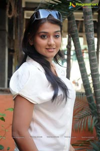 Tamil Actress Varsha Ashwathi