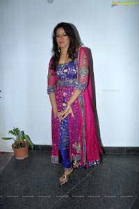 Udaya Bhanu in Pink Dress