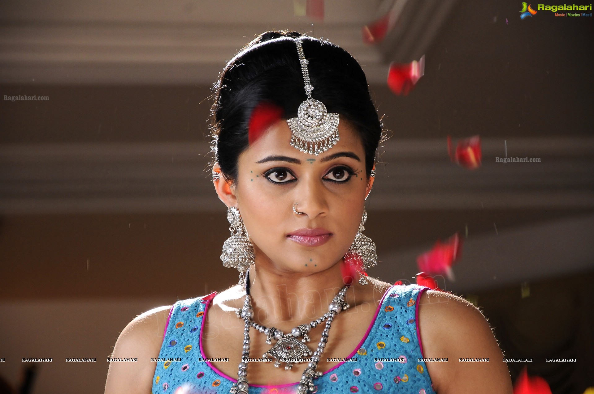 Priyamani in Chandee, Exclusive Hot Photos, HD Gallery