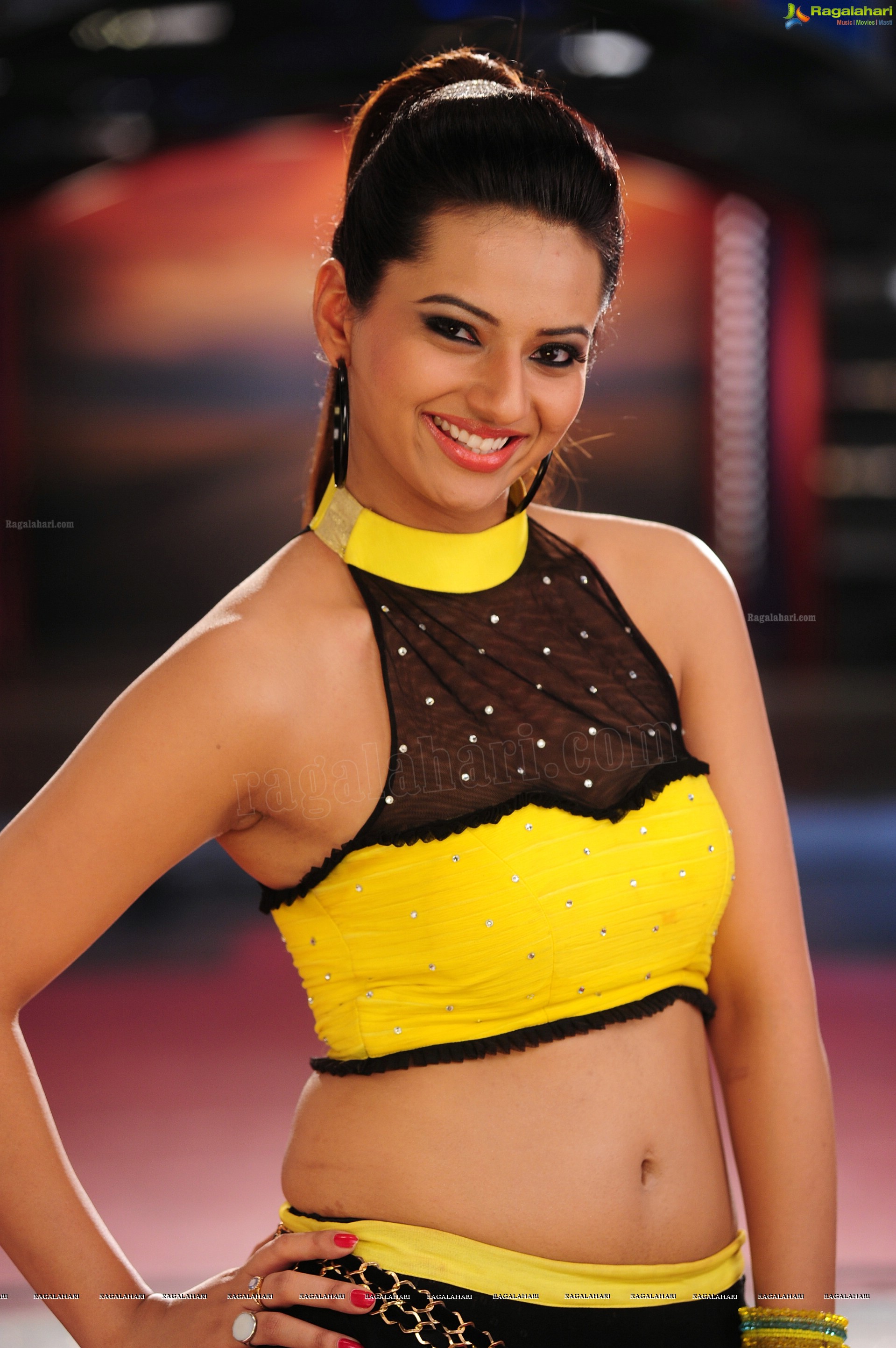 Isha Chawla (High Definition)