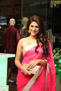 Shraddha Das at Neerus