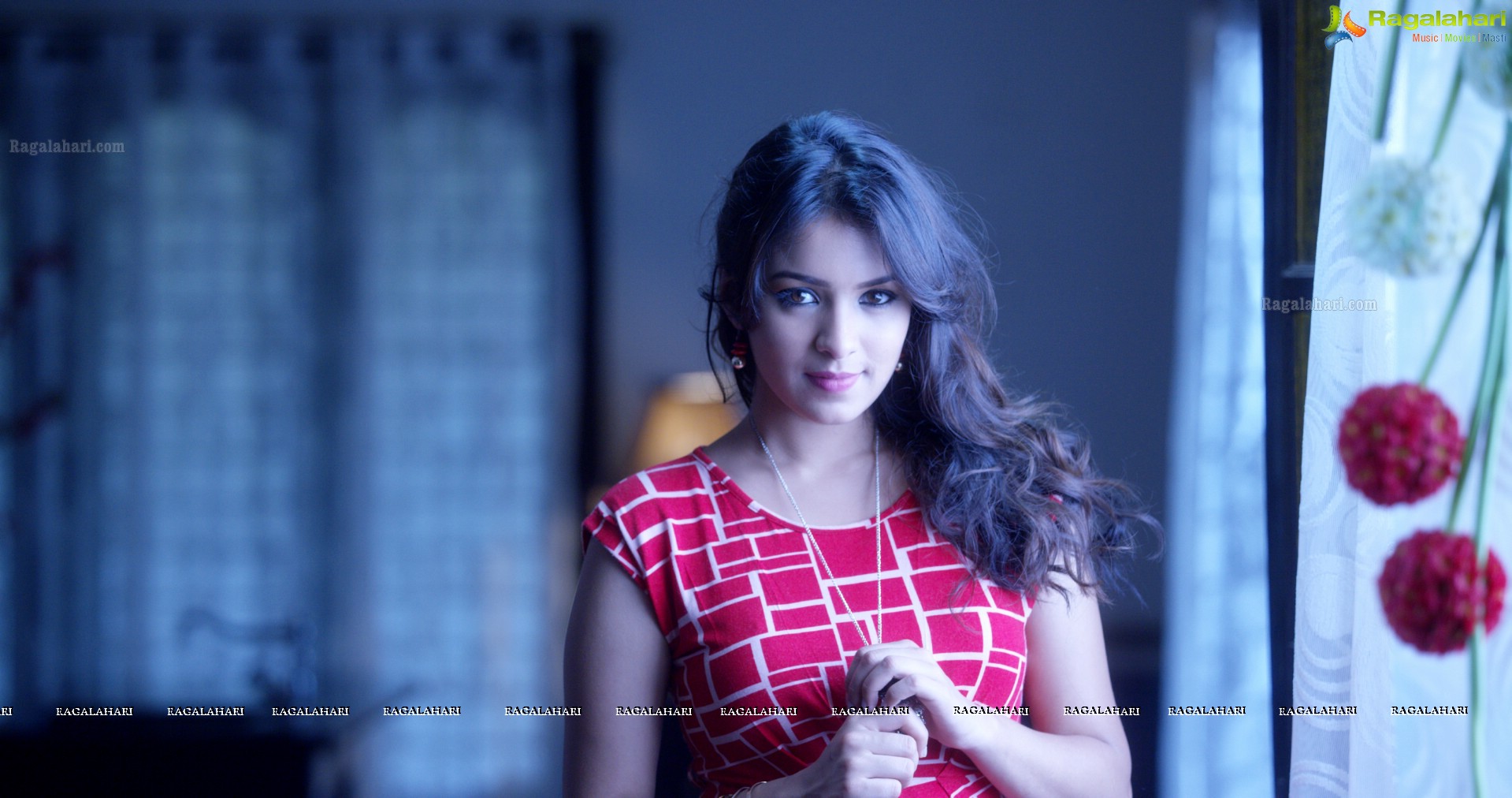 Latha Hegde - HD Gallery