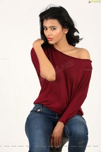 Kumari 21F Heroine Actress Hebah Patel