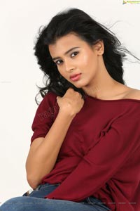 Kumari 21F Heroine Actress Hebah Patel