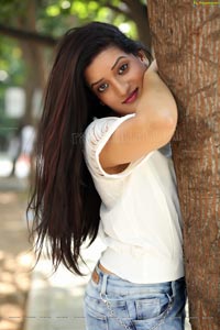 Janani Heroine Photos