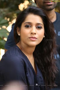 Rashmi Gautam in Mini Skirt