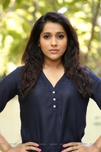 Rashmi Gautam in Mini Skirt