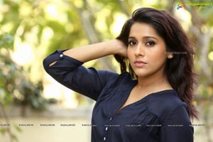 Rashmi Gautam in Mini Skirt