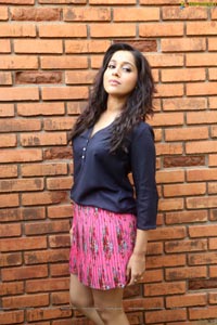 Rashmi Gautam in Mini Skirt