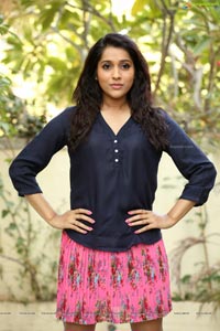 Rashmi Gautam in Mini Skirt