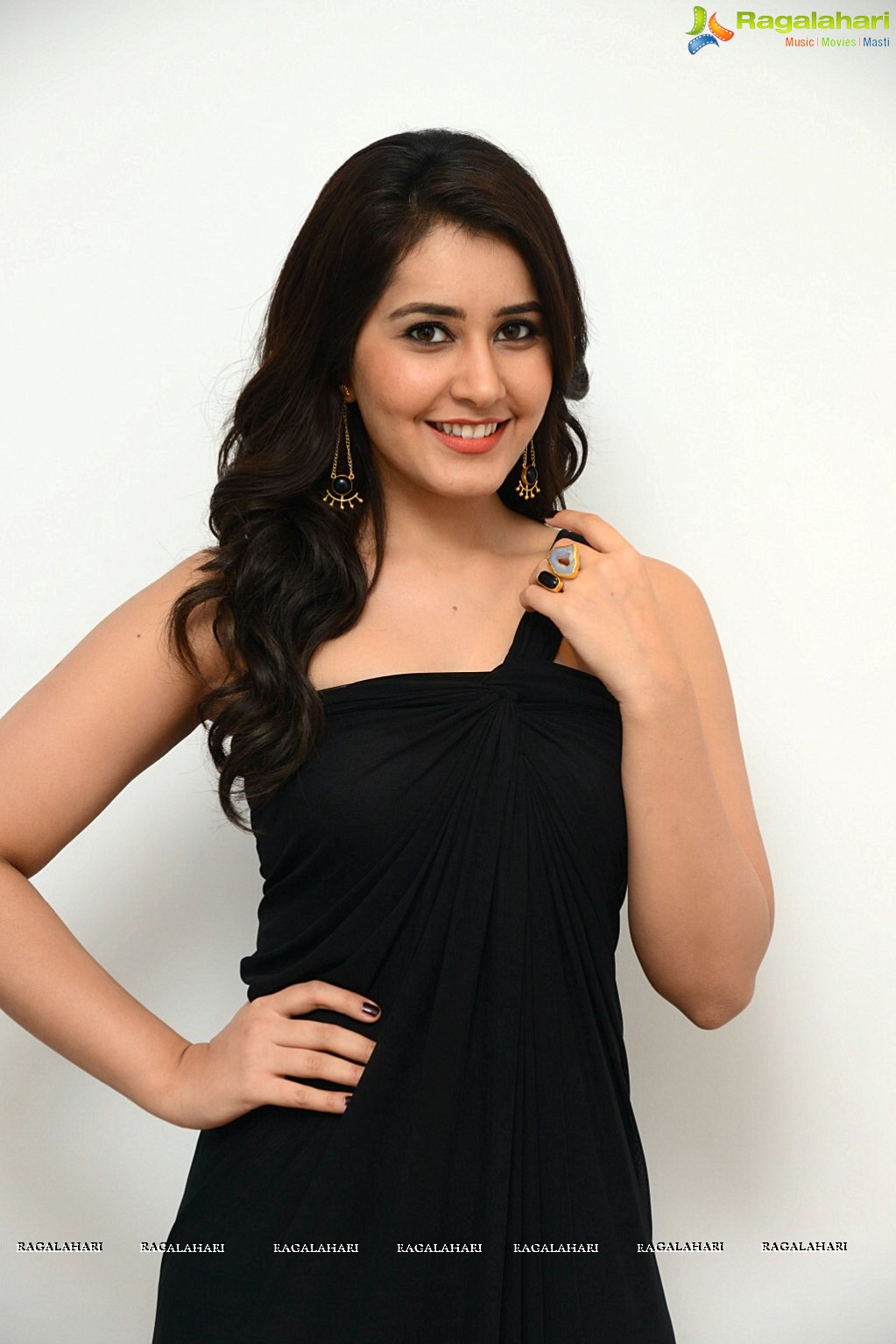 Raashi Khanna in Black Dress Photos